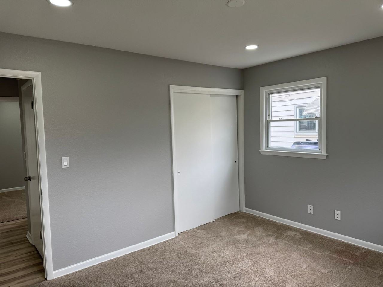 8037 W Thurston Ave - Photo 5 of 18