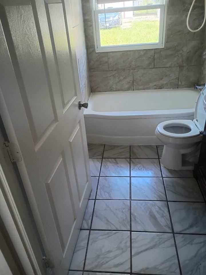 4230 N 53rd St - Photo 4 of 16