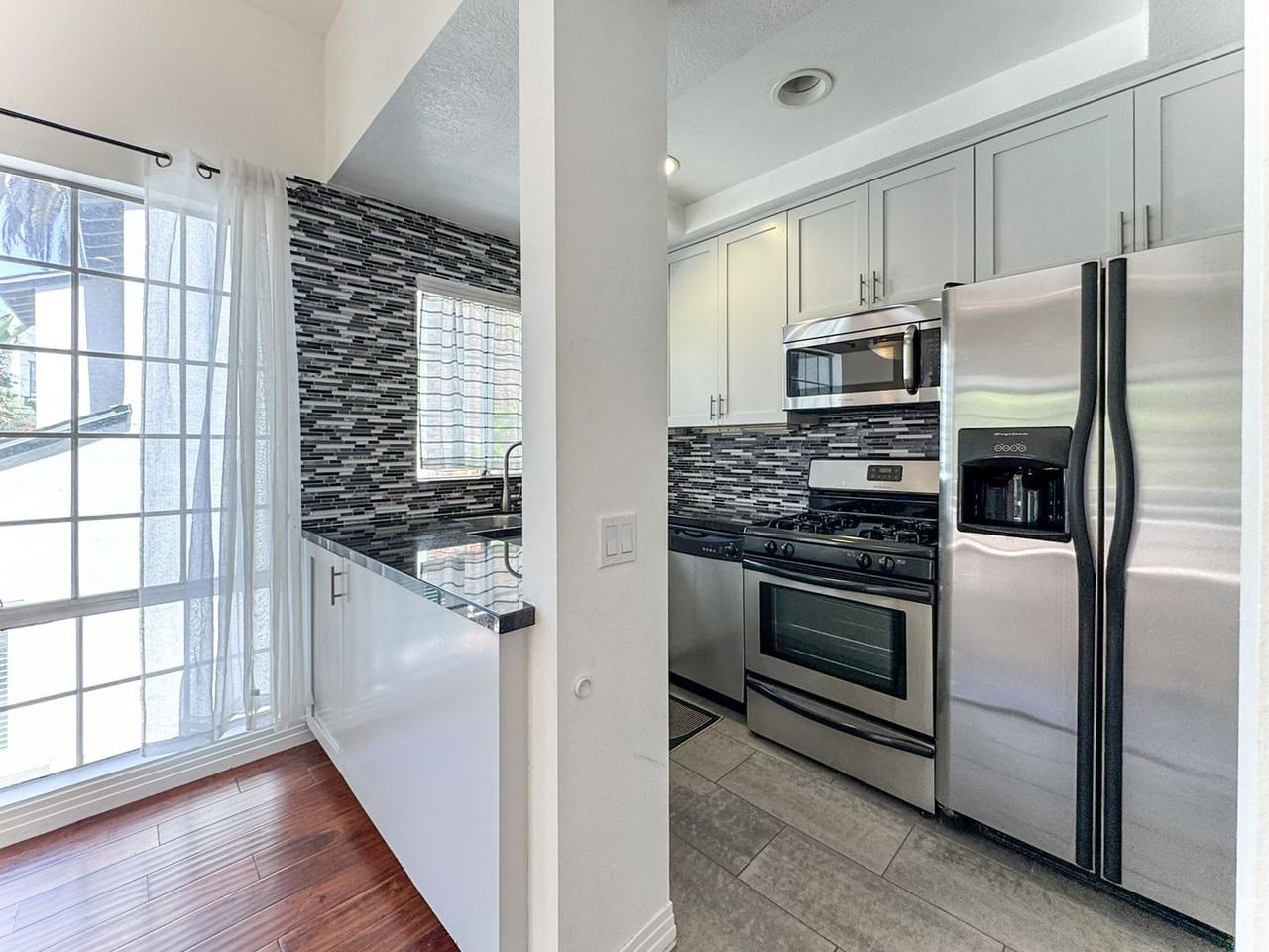 1733 Malcolm Ave #7 - Photo 4 of 21