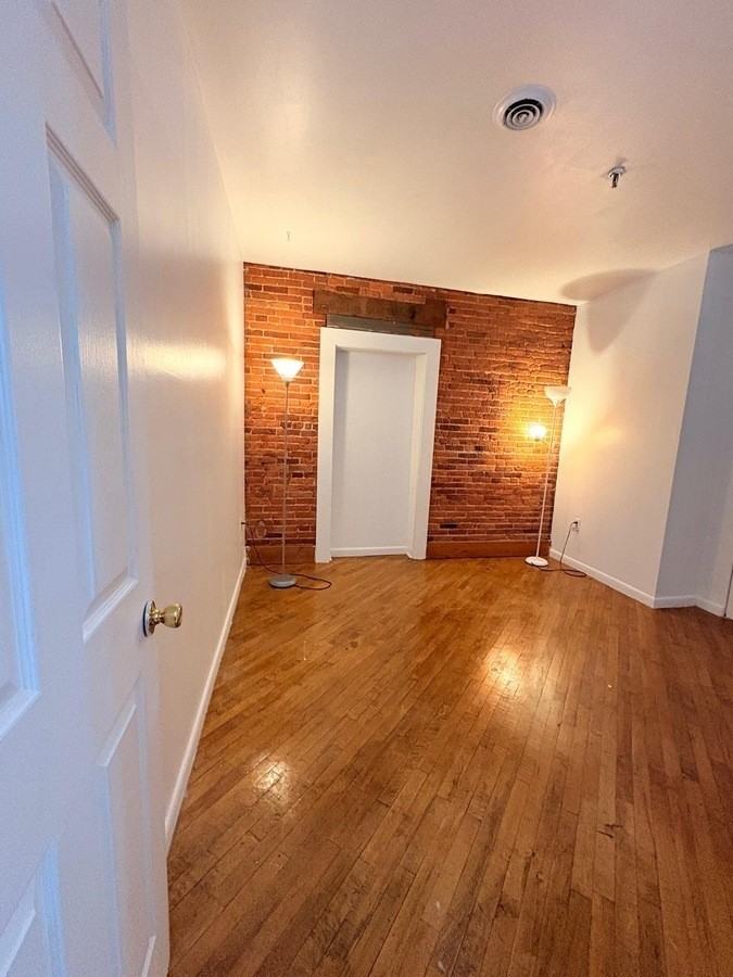 550 Pearl St - Photo 6 of 8