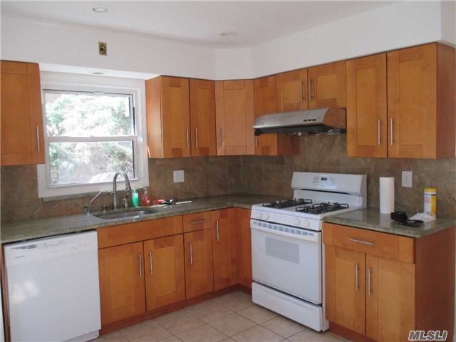 280 Thompson Shore Rd - Photo 3 of 8