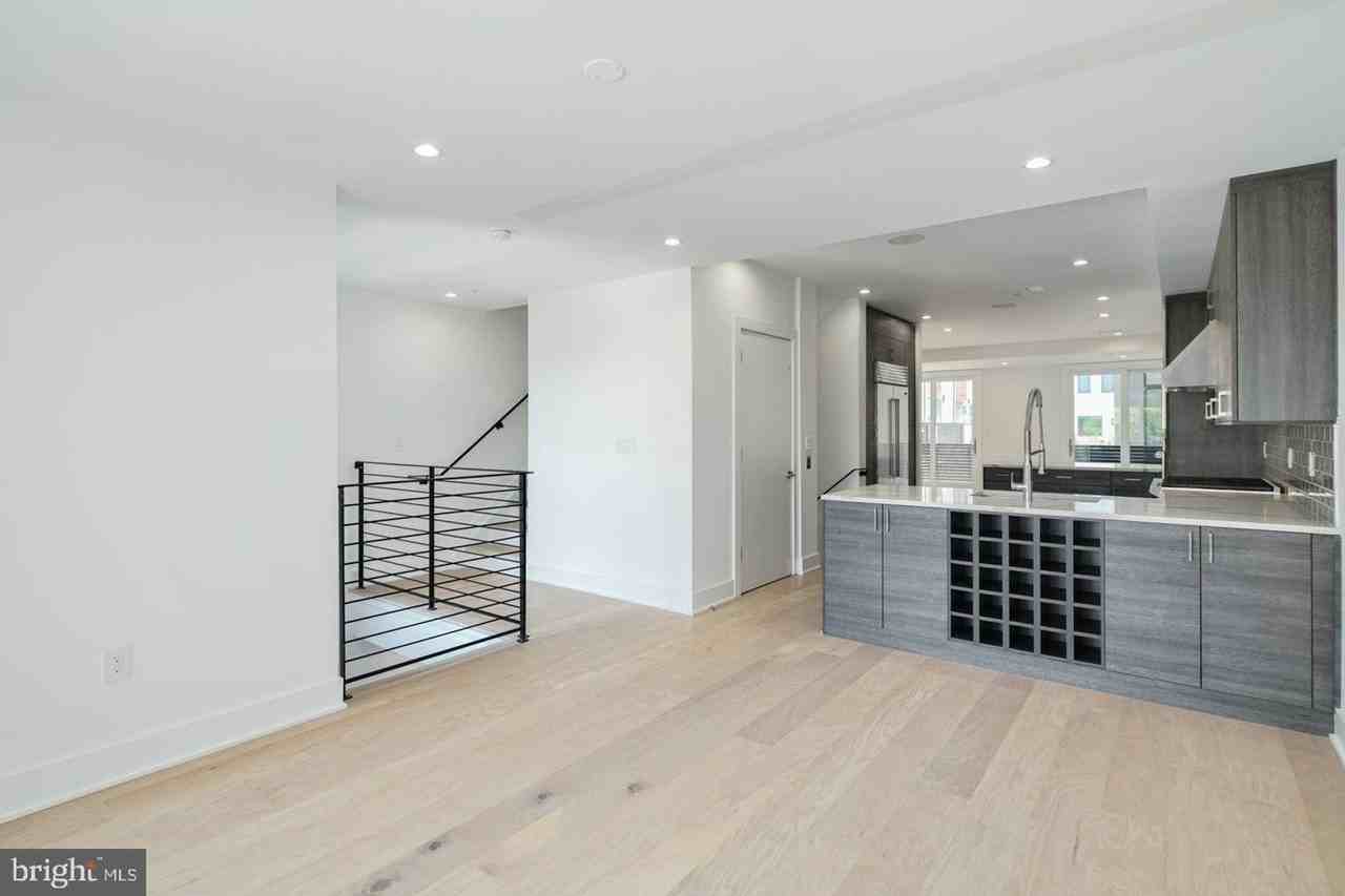 147 S Hancock St - Photo 2 of 37