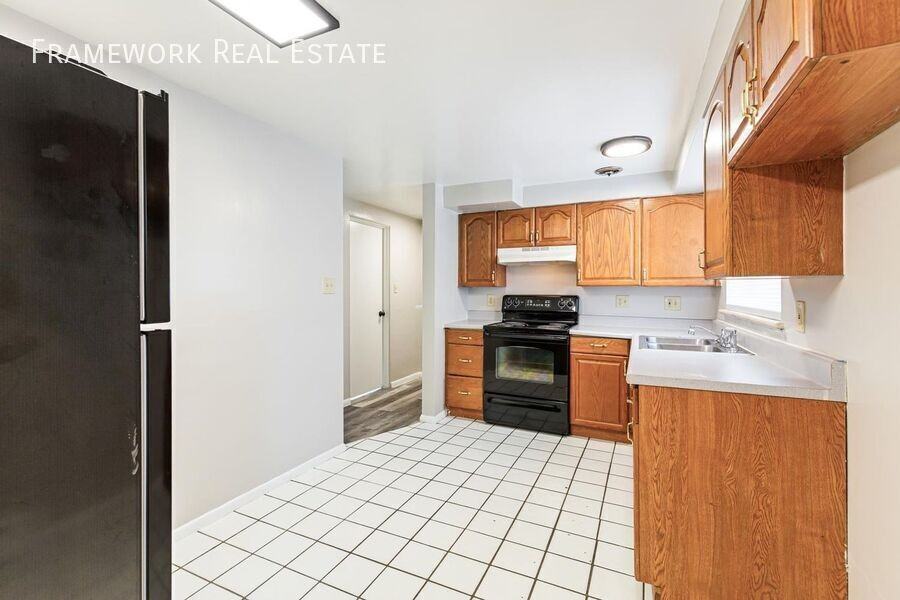 1689 Reed St #4 - Photo 3 of 50