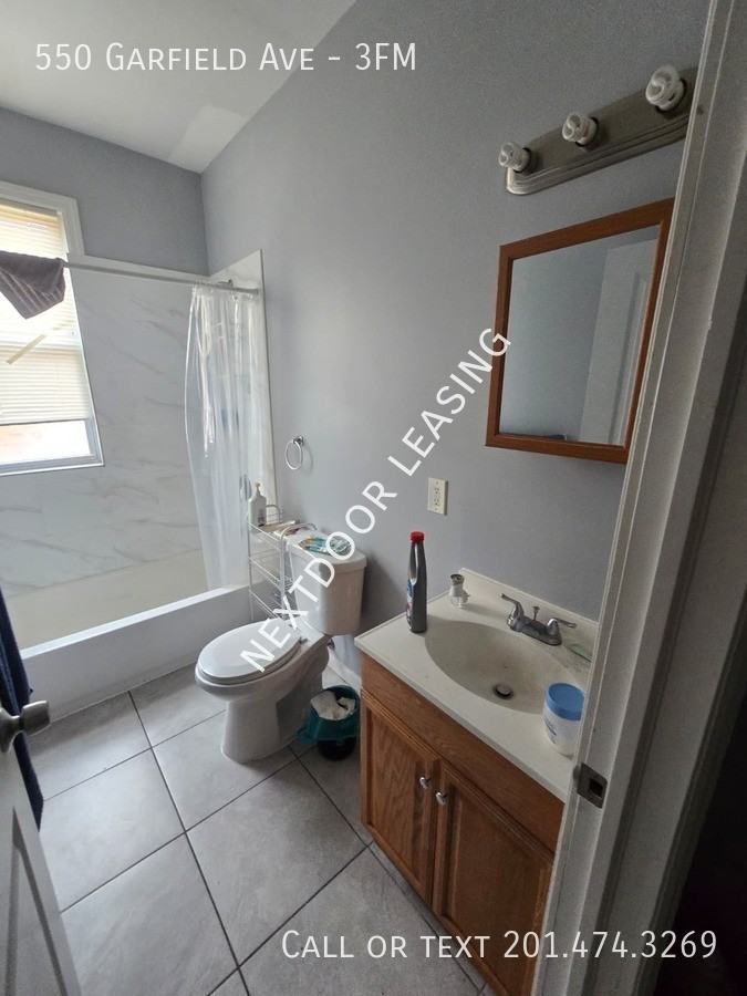 550 Garfield Ave #3FM - Photo 2 of 11
