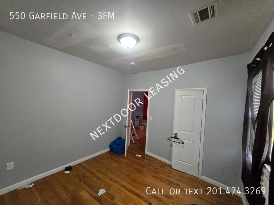 550 Garfield Ave #3FM - Photo 3 of 11