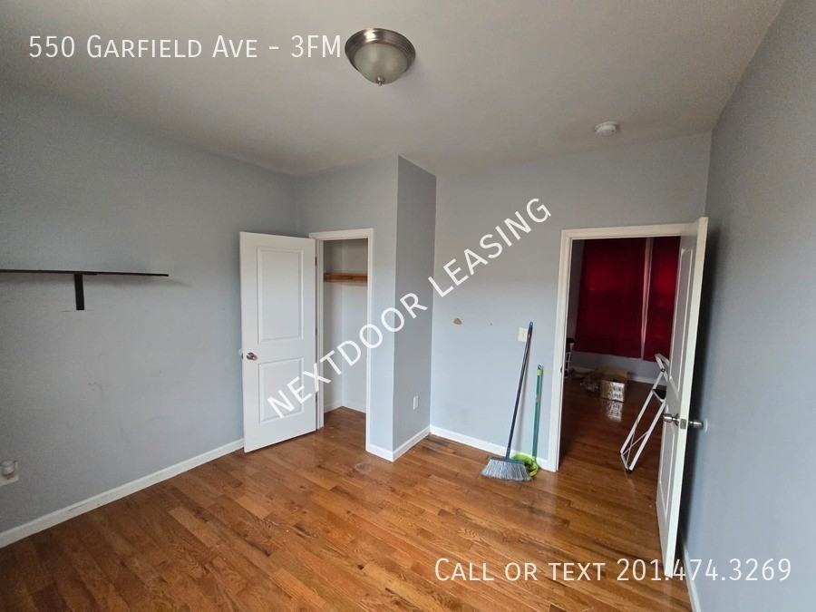550 Garfield Ave #3FM - Photo 5 of 11
