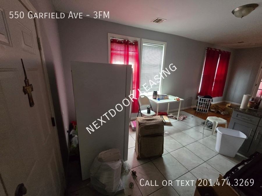 550 Garfield Ave #3FM - Photo 6 of 11