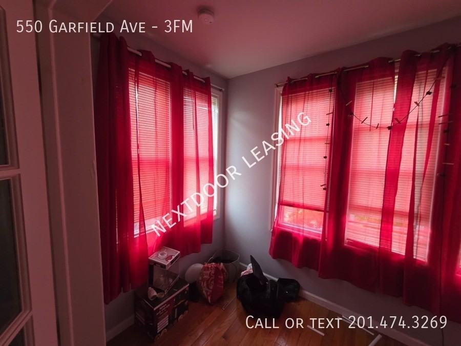 550 Garfield Ave #3FM - Photo 7 of 11