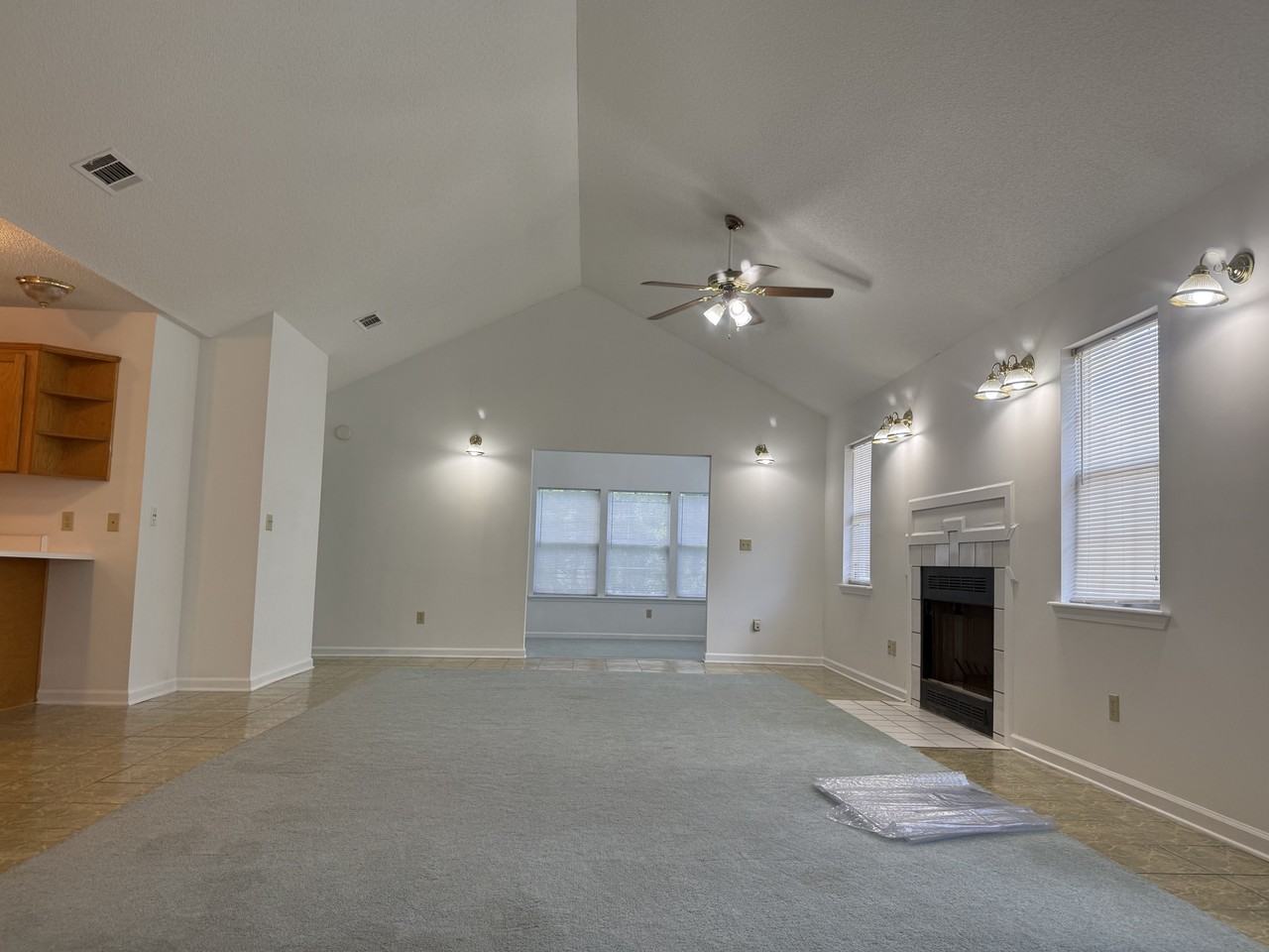 223 Georgia St - Photo 3 of 22
