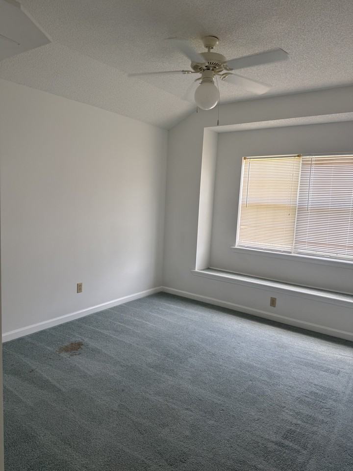 223 Georgia St - Photo 6 of 22