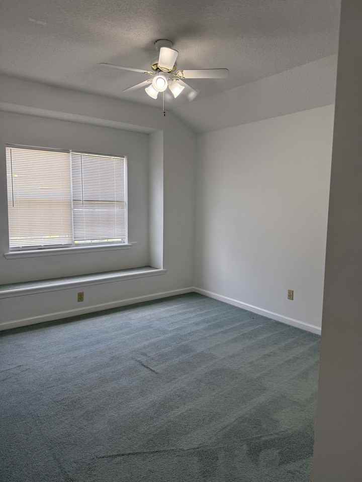 223 Georgia St - Photo 7 of 22