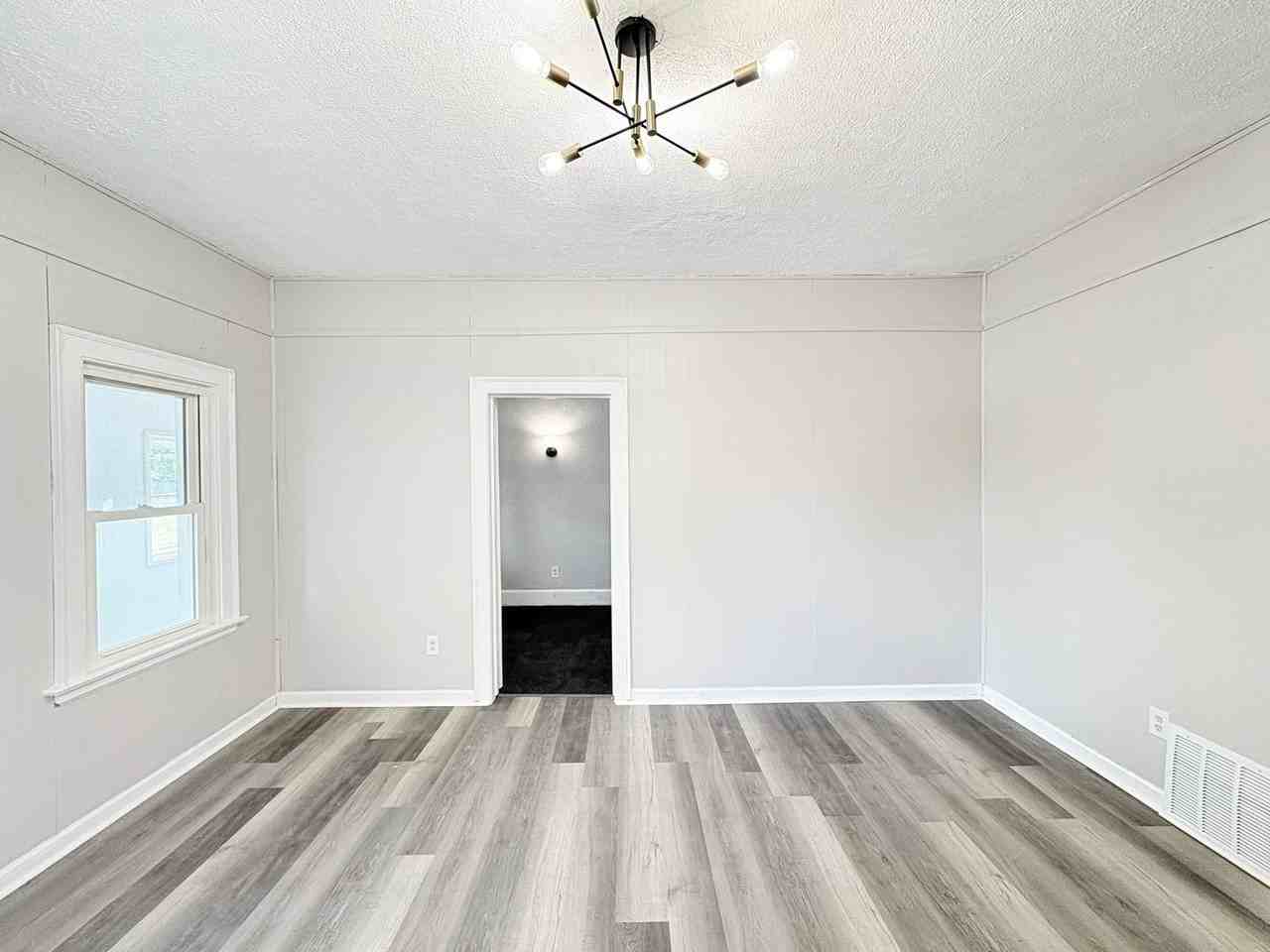 2817 N Erie St - Photo 4 of 17