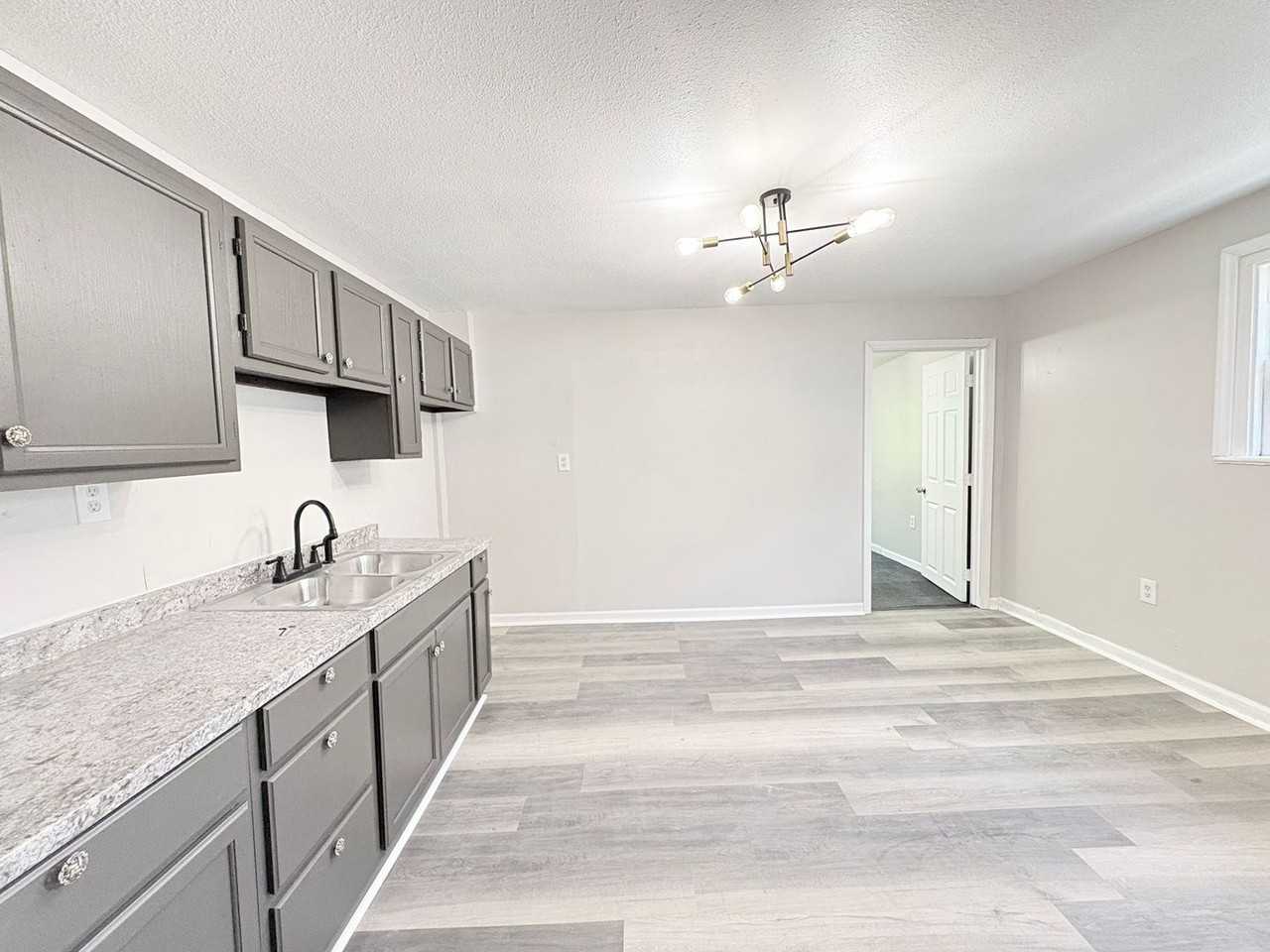 2817 N Erie St - Photo 5 of 17