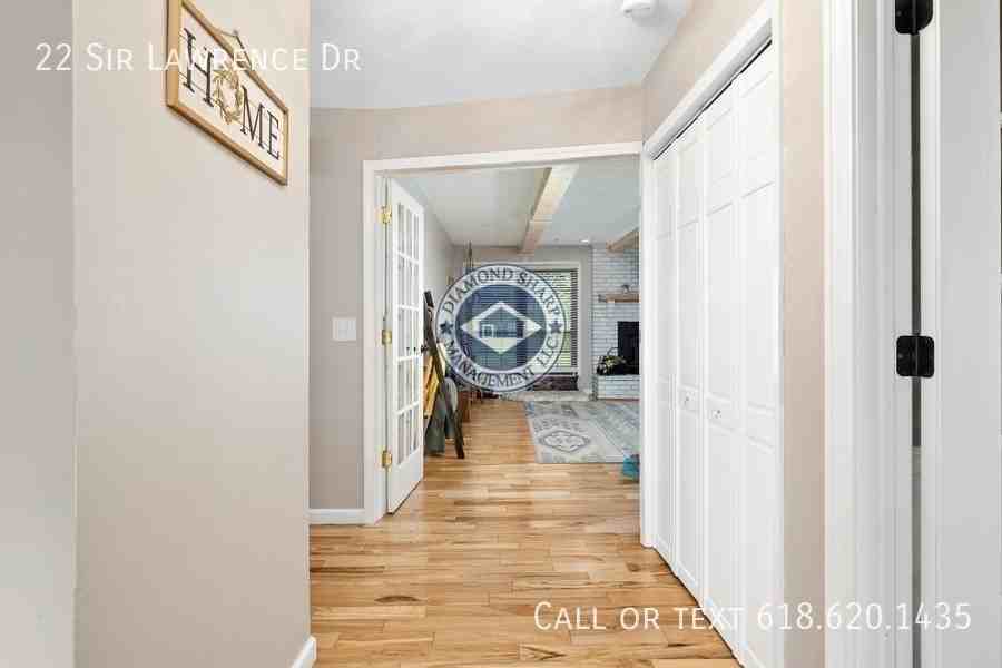 22 Sir Lawrence Dr - Photo 3 of 23