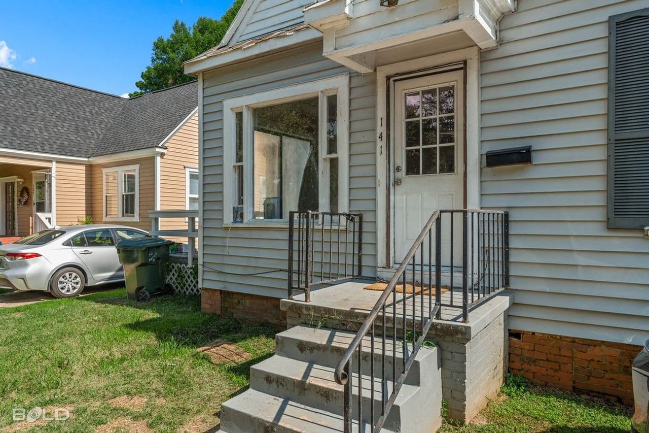 141 Merrick St - Photo 4 of 19