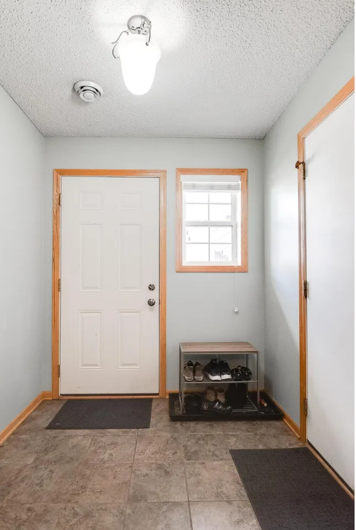 6787 Pine Crest Trl S - Photo 3 of 37