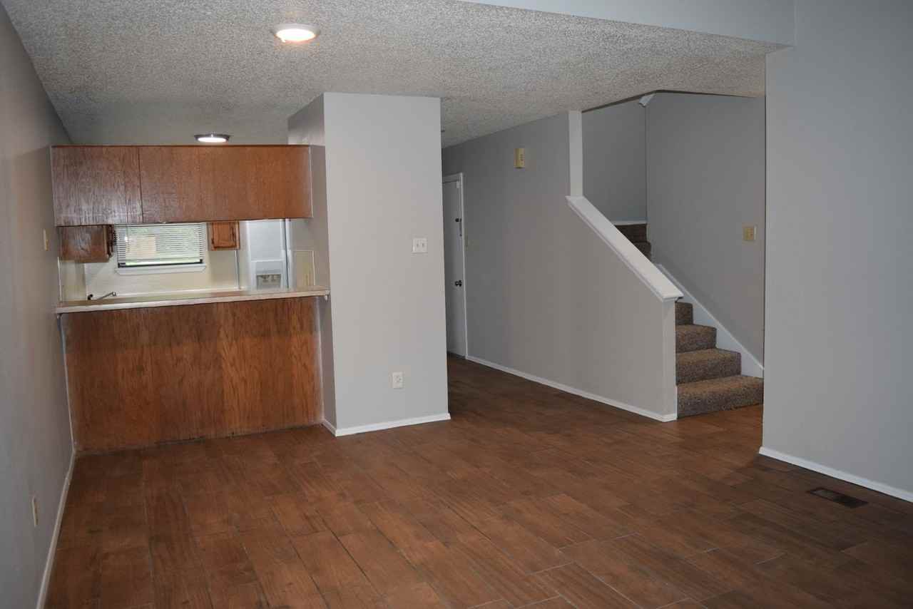 121 Perth Ct - Photo 2 of 16