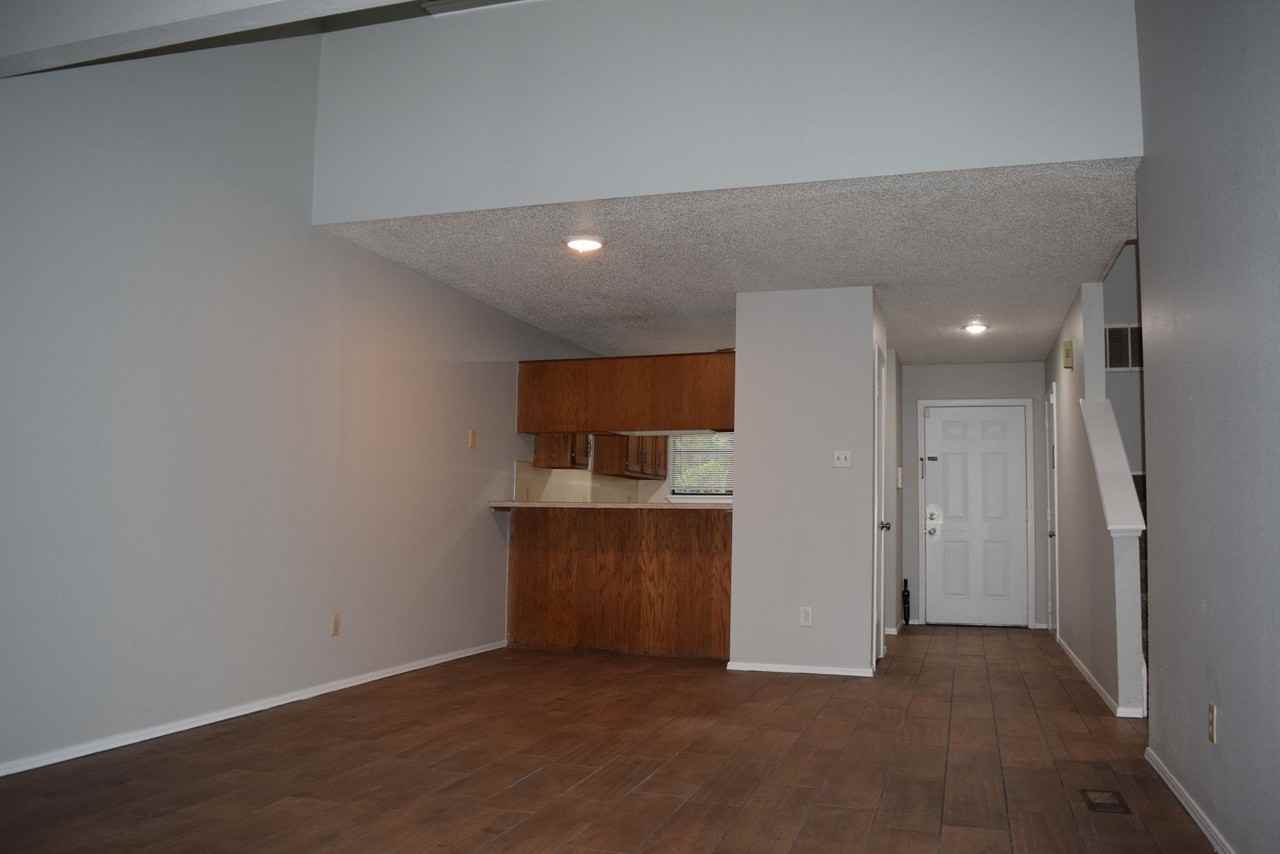 121 Perth Ct - Photo 3 of 16