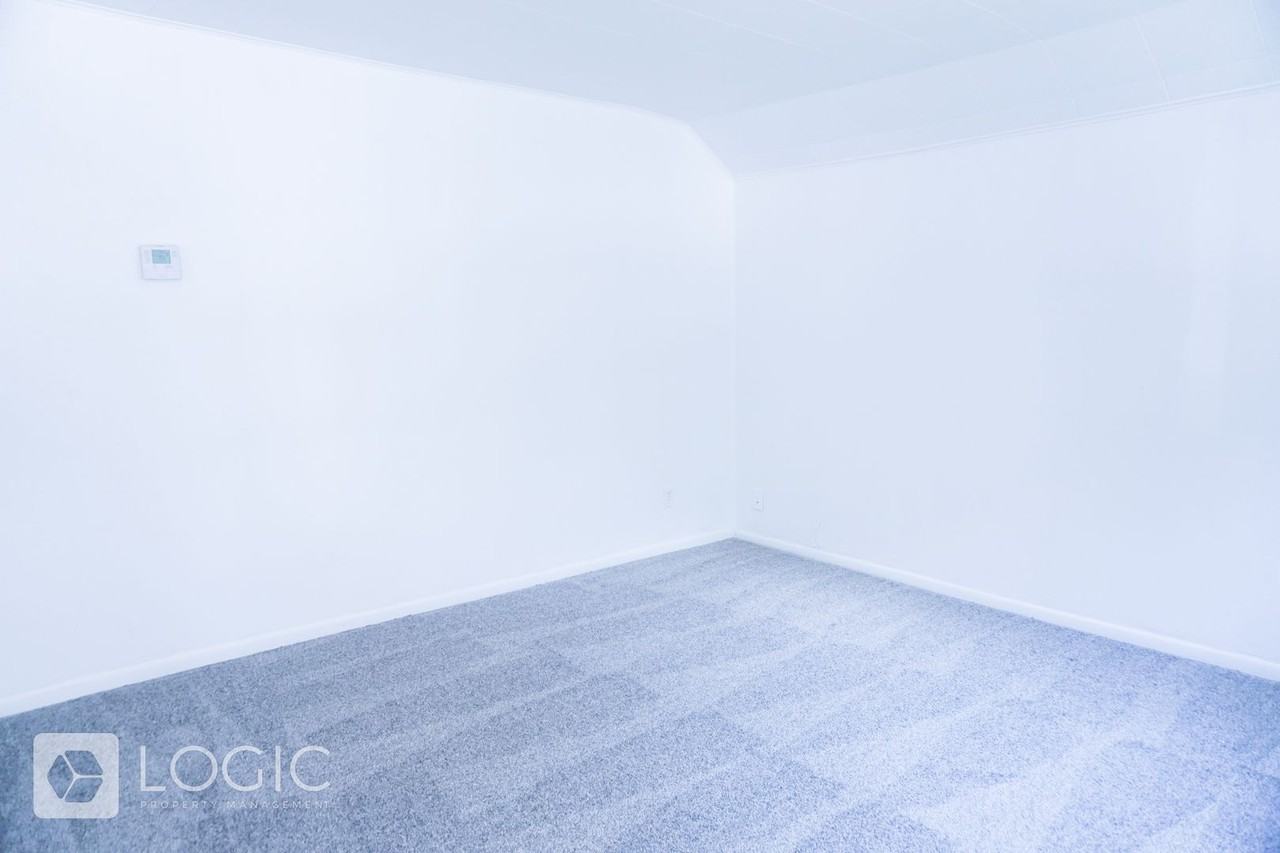 1238 Oak St #1 - Photo 3 of 17