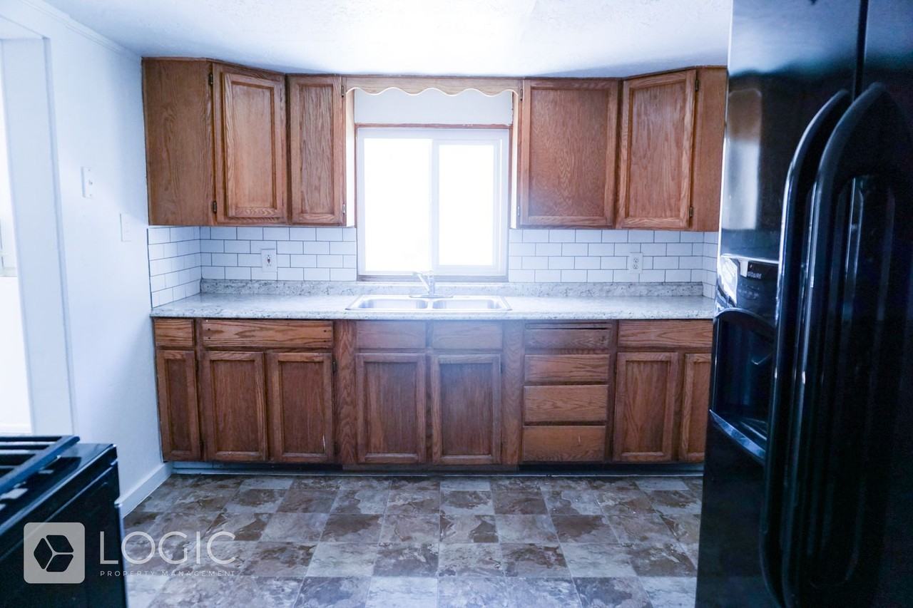 1238 Oak St #1 - Photo 5 of 17
