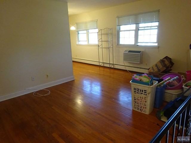 107 Washington Dr - Photo 2 of 12