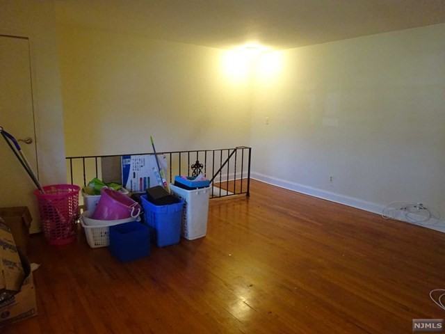 107 Washington Dr - Photo 3 of 12