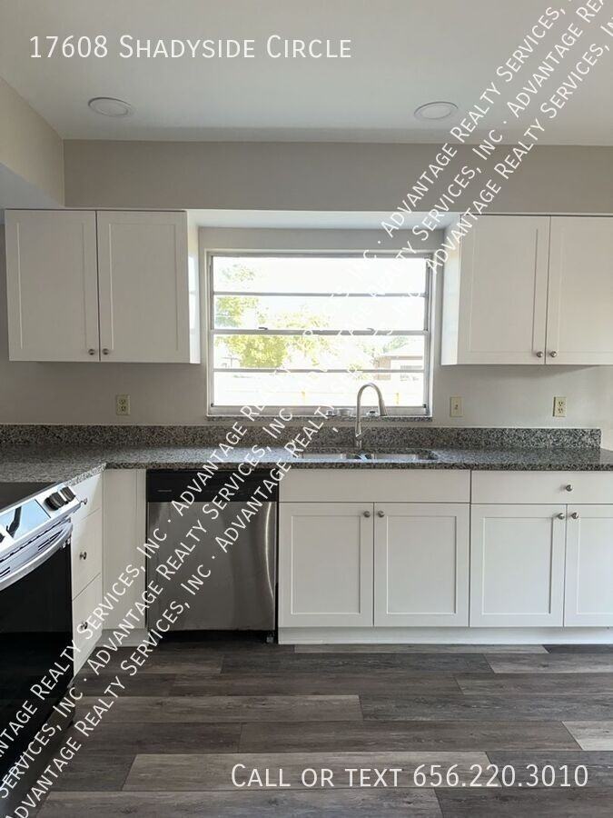 17608 Shadyside Cir - Photo 2 of 20