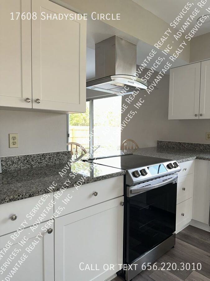 17608 Shadyside Cir - Photo 4 of 20