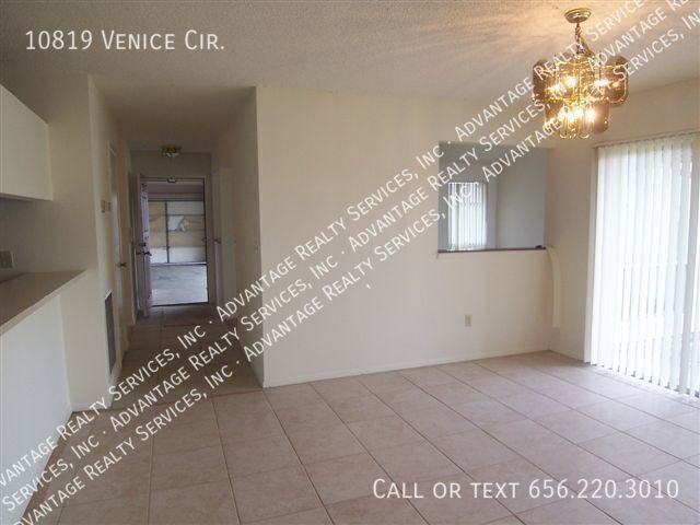 10819 Venice Cir - Photo 2 of 12