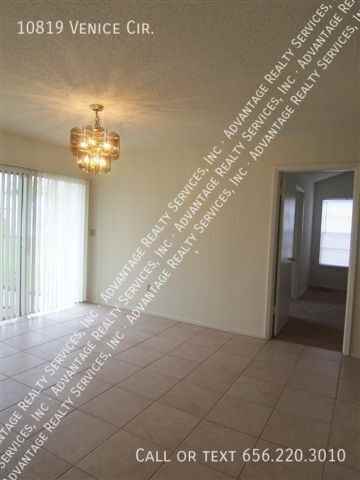 10819 Venice Cir - Photo 4 of 12