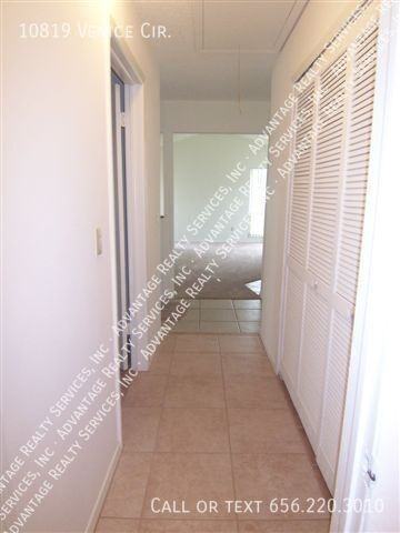 10819 Venice Cir - Photo 5 of 12