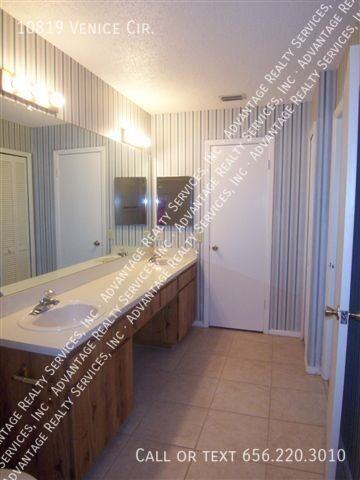 10819 Venice Cir - Photo 7 of 12
