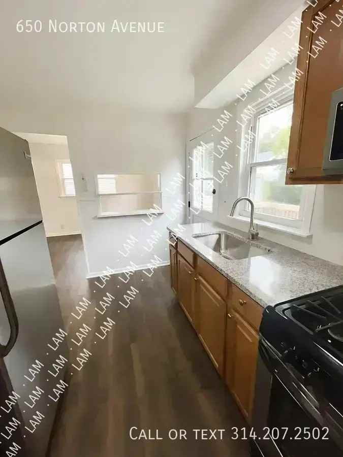 650 Norton Ave - Photo 5 of 10