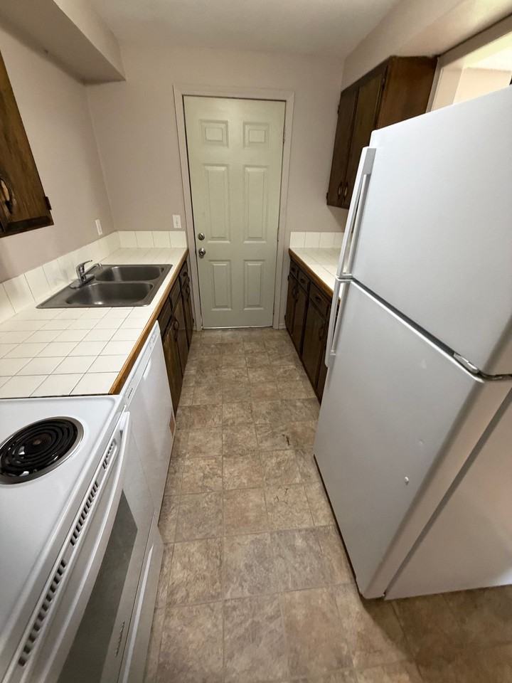 413 N 18th St - Photo 3 of 27
