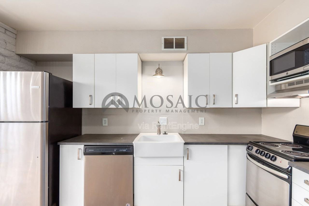 1204 S Mcclintock Dr #B - Photo 4 of 26