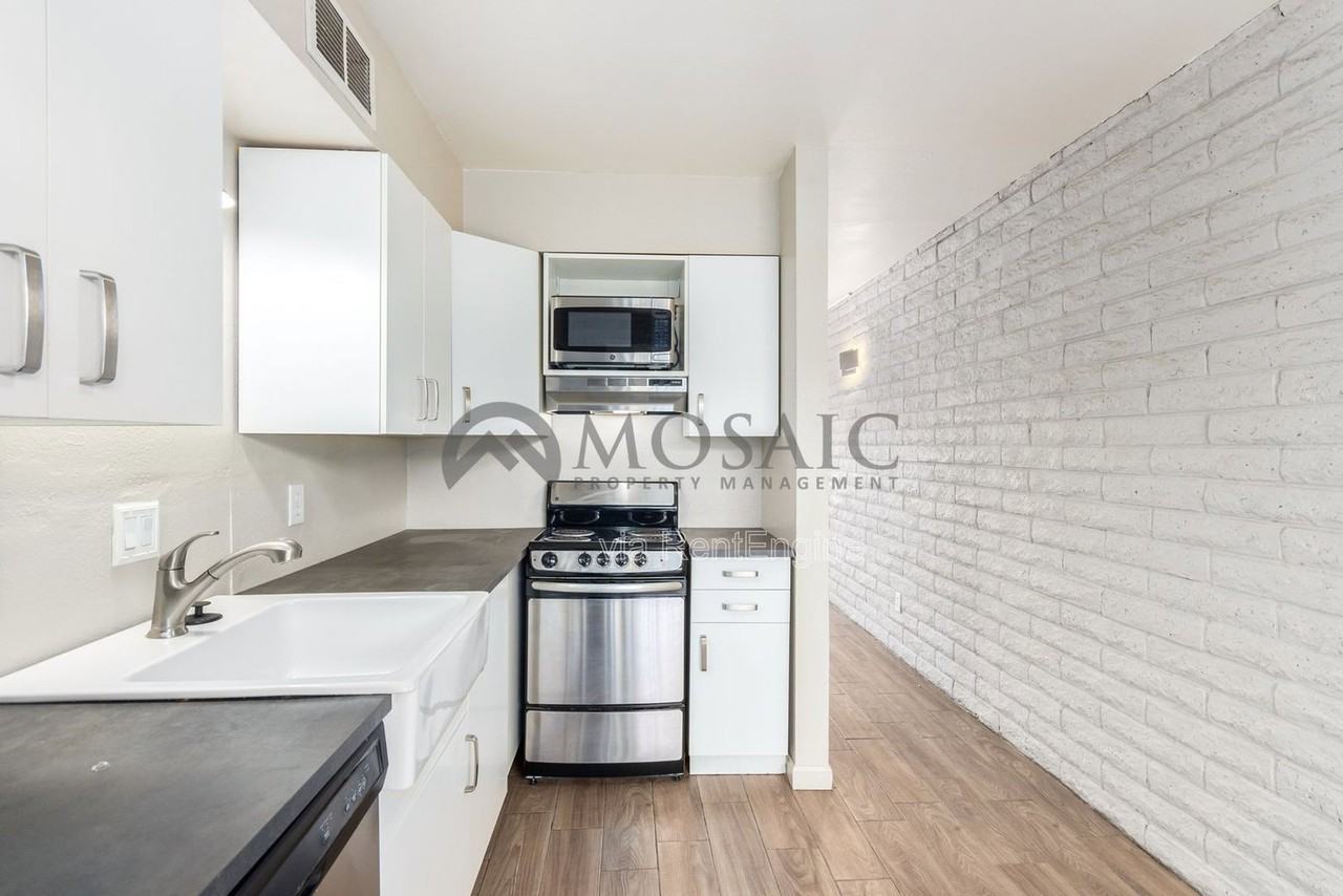 1204 S Mcclintock Dr #B - Photo 5 of 26