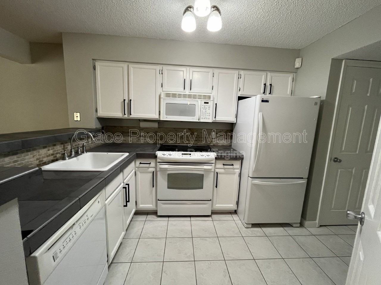 4850 E Kentucky Ave #A - Photo 6 of 15