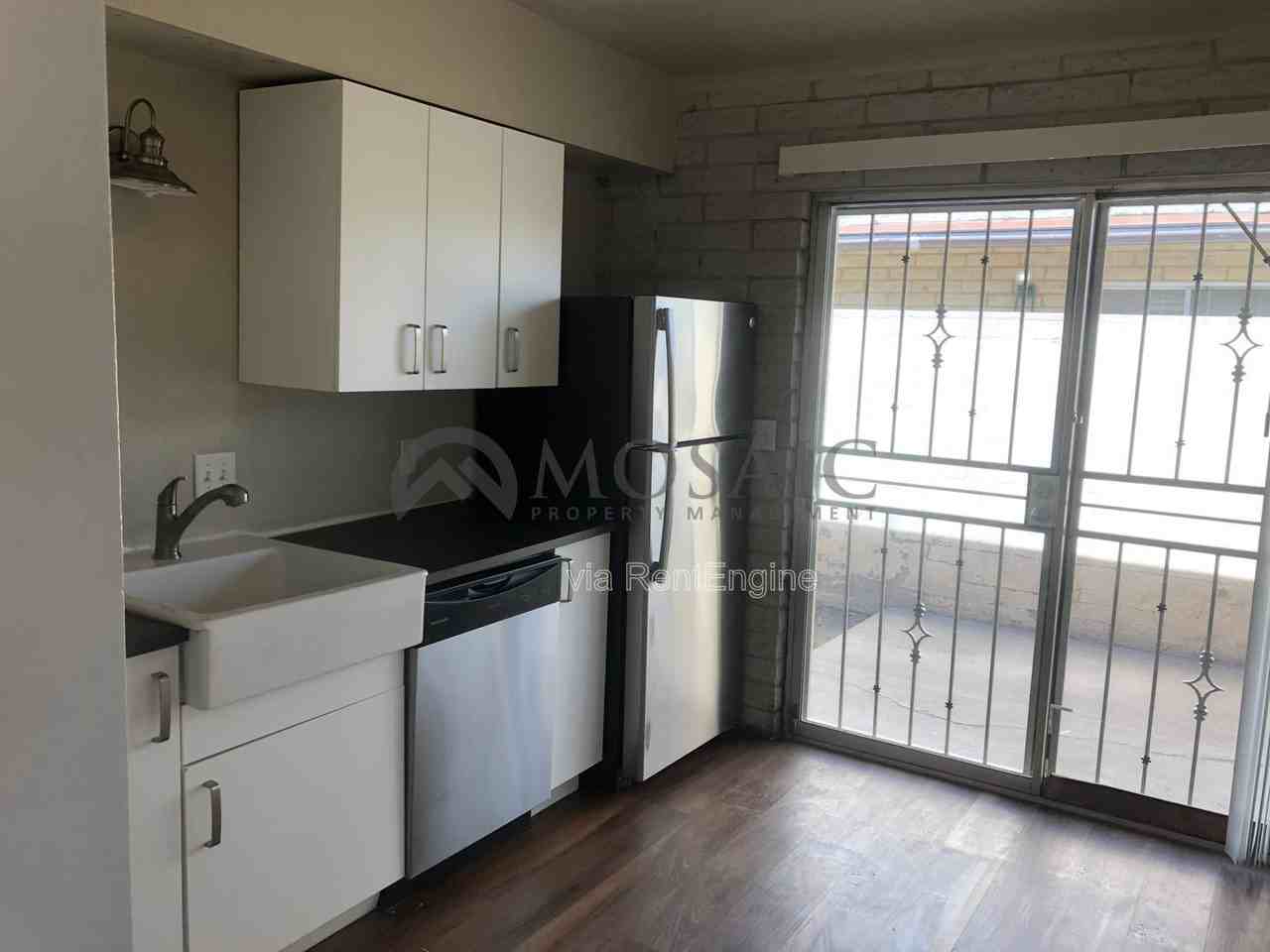 1204 S Mcclintock Dr #A - Photo 4 of 12