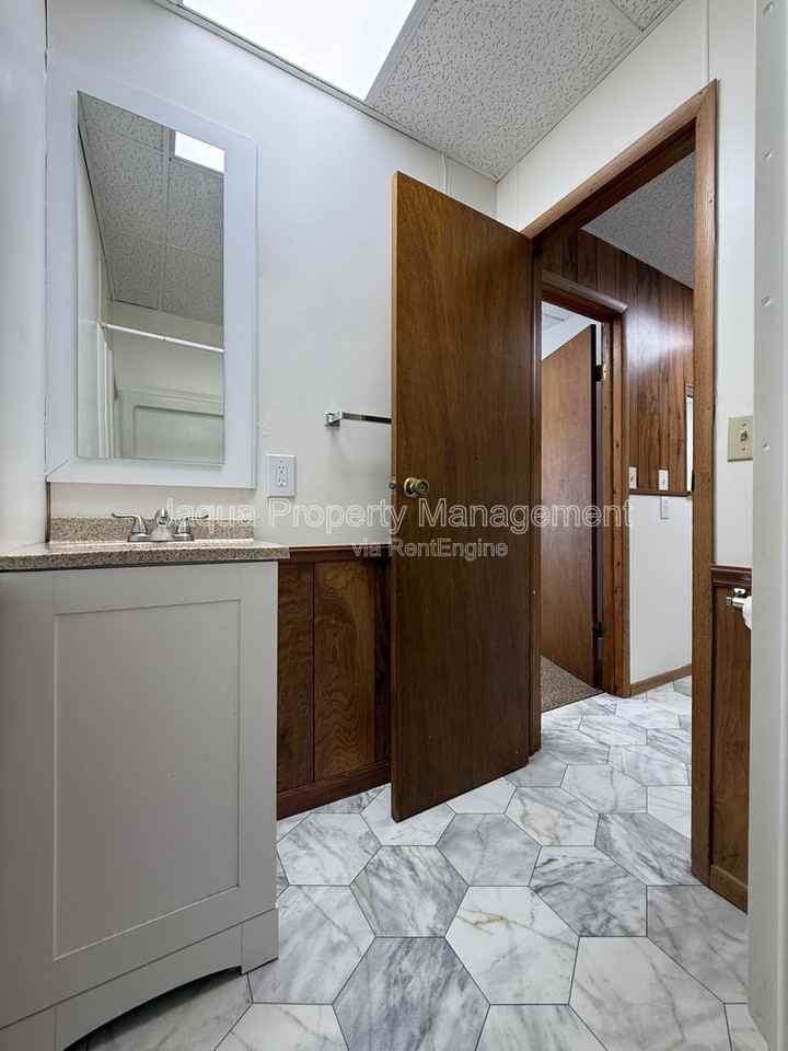 203 S Washington Ave - Photo 5 of 7