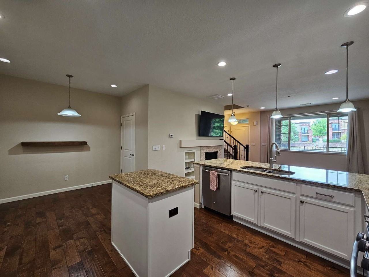 9071 E Phillips Dr - Photo 4 of 21