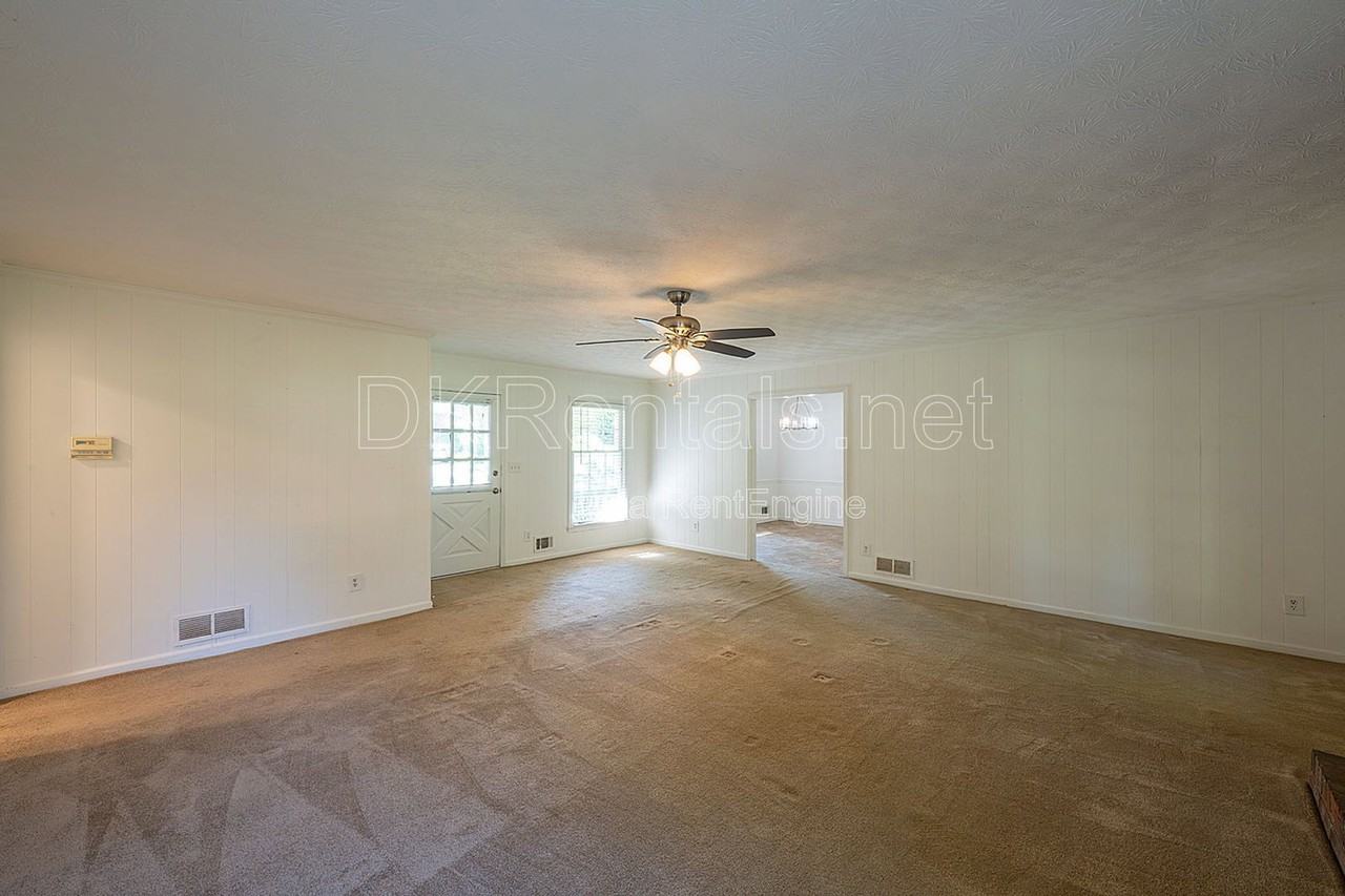 120 Burnett Way - Photo 2 of 29