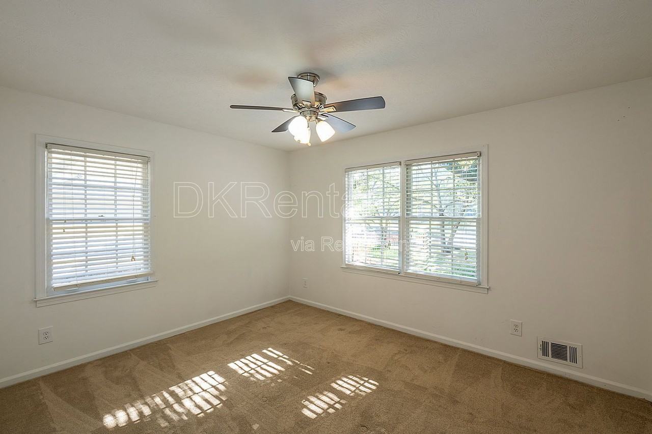 120 Burnett Way - Photo 7 of 29