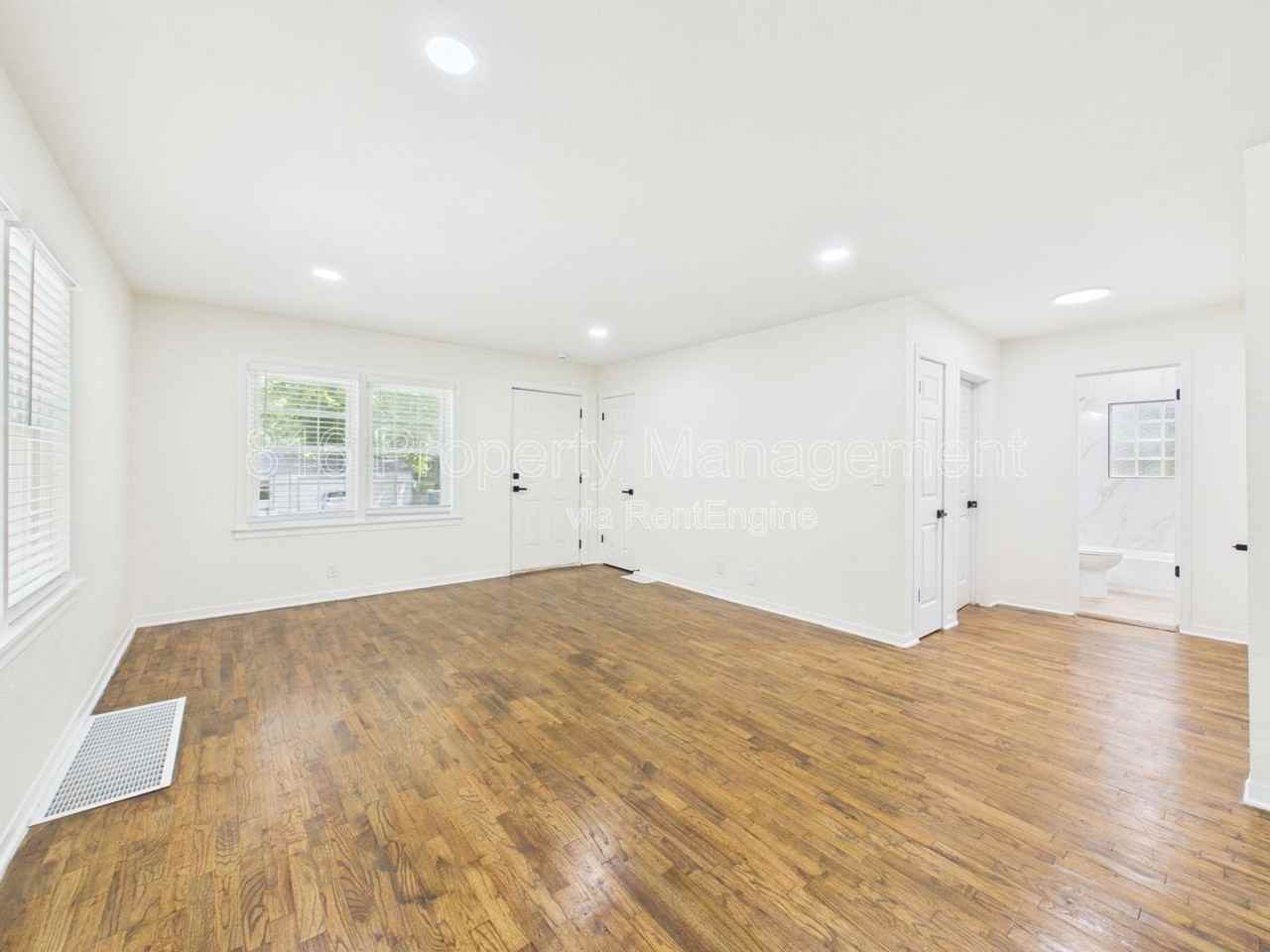 6607 Ne 49th St - Photo 3 of 27