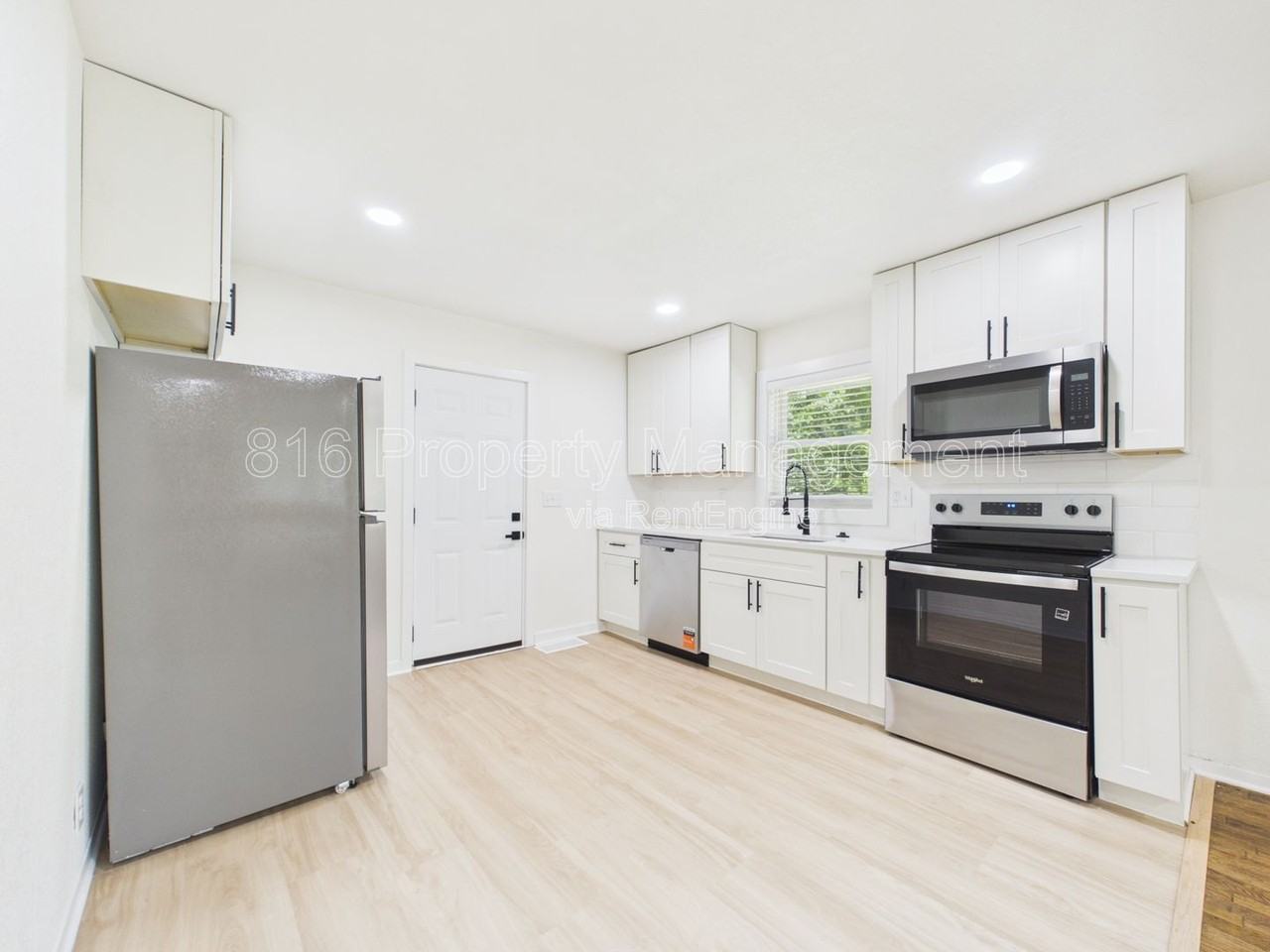 6607 Ne 49th St - Photo 5 of 27