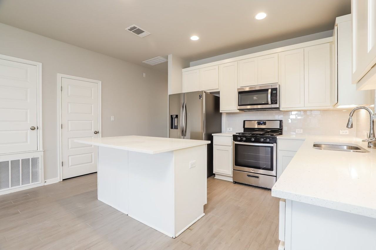 2724 Juniper Woods Rd - Photo 5 of 19