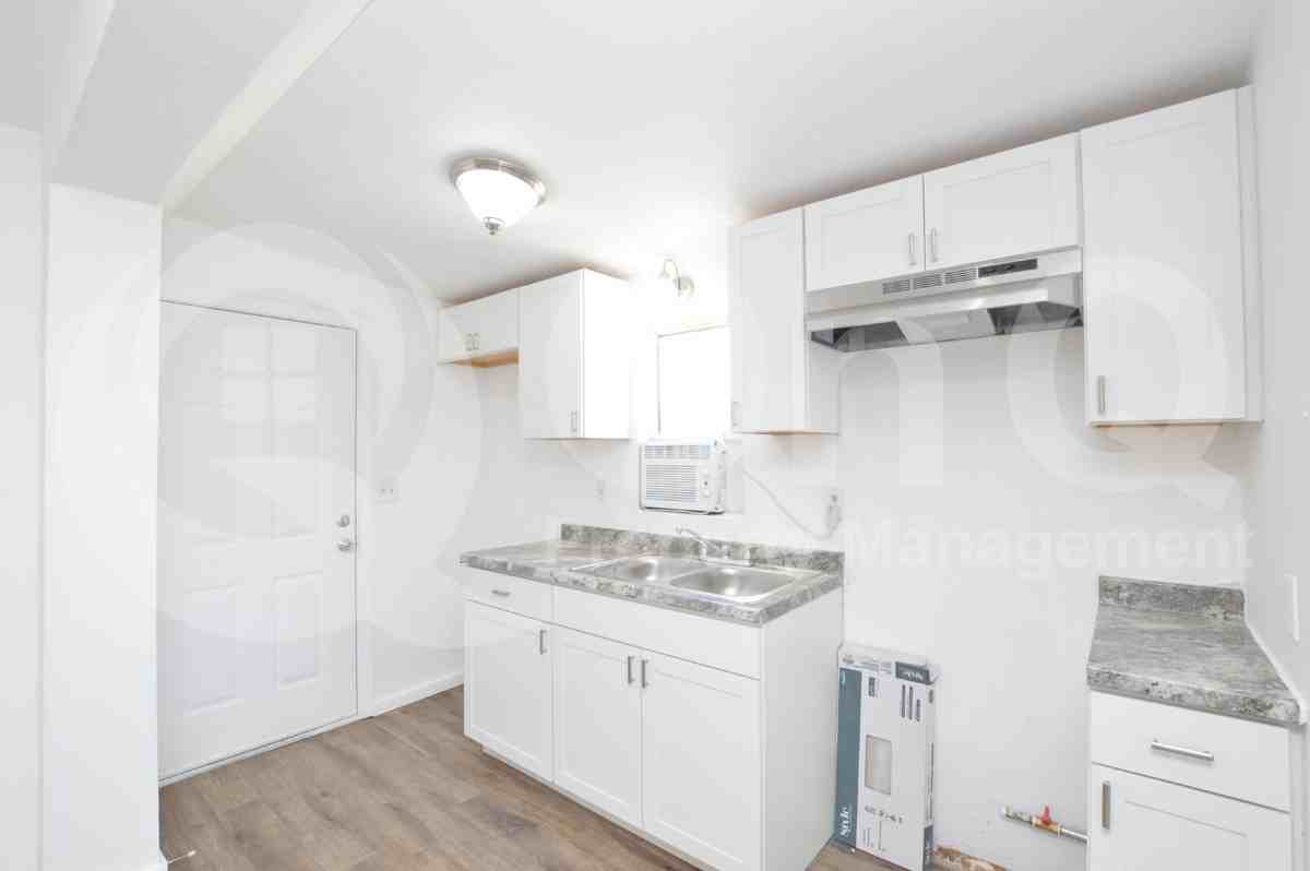 7040 Nw Grand Ave #5 - Photo 6 of 18