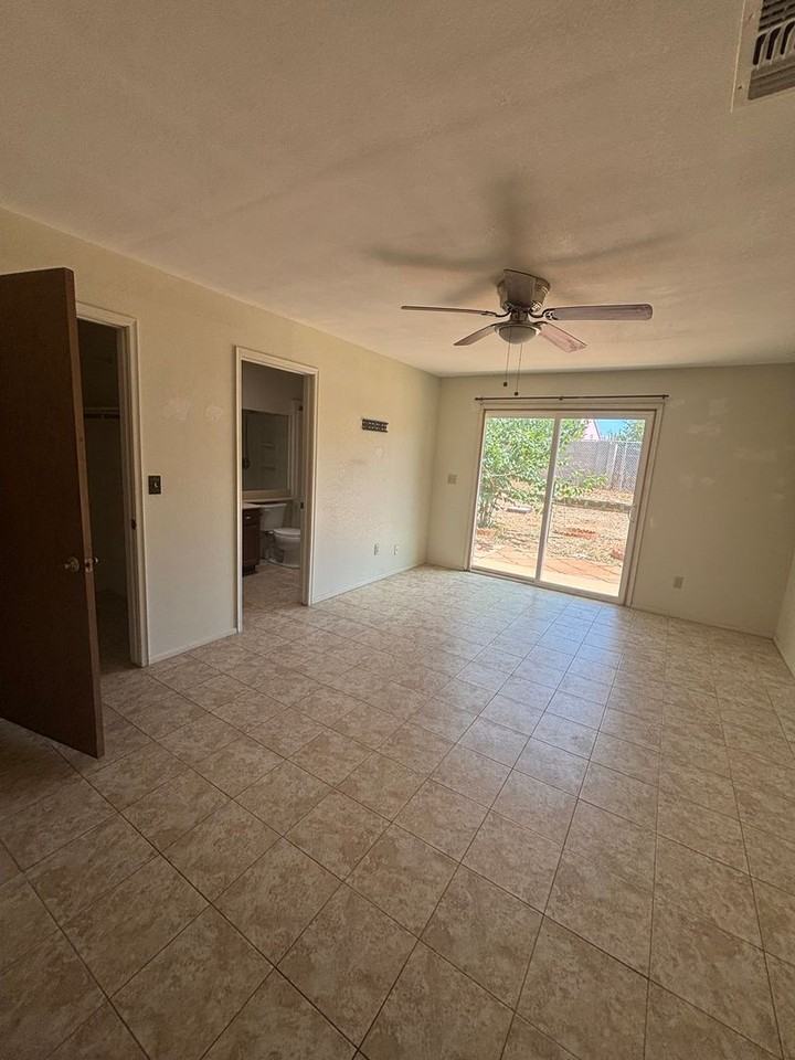 554 Hegge Dr - Photo 6 of 18