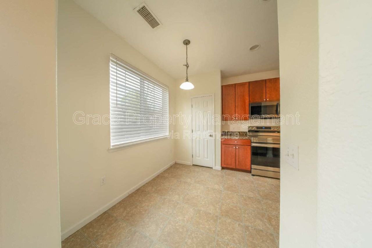 12780 Ivanhoe St - Photo 4 of 26