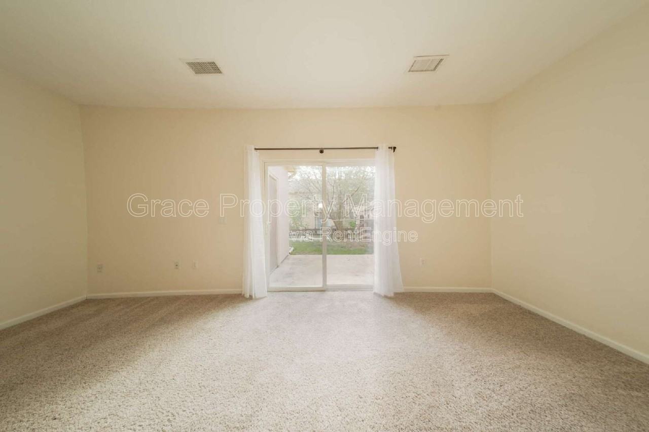12780 Ivanhoe St - Photo 5 of 26