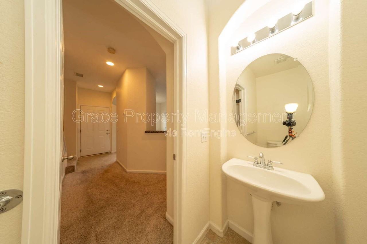 12780 Ivanhoe St - Photo 7 of 26